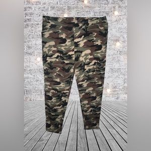 Camo pants with front and back pockets and stretch waist band